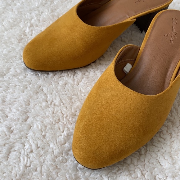 *NWOT* Universal Thread Mustard Yellow Mule Sandals - Picture 12 of 12